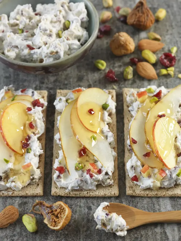 Tartines craquantes chataîgne au chèvre et aux fruits secs